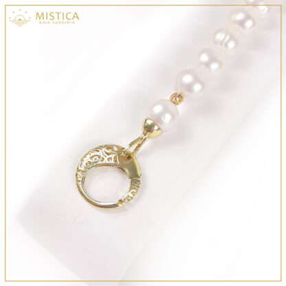 Bracciale di perle naturali con chiusura gioiello in argento 925% bagno oro . Lunghezza massima 21cm.