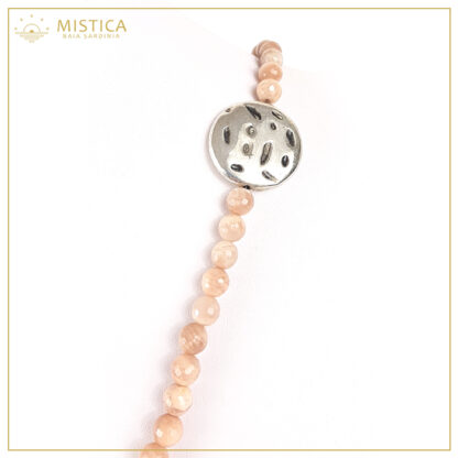 Collana lavorazione a rosario con sfere sfaccettate in quarzo rosa e decorazione in argento 800; Lunghezza massima 70cm regolabile.